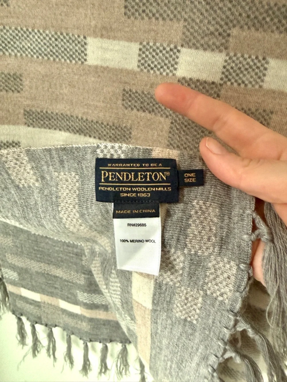 Pendleton Geometric Wool Scarf -Blush and Gray - 30”x60” -Like New - Picture 2 of 2